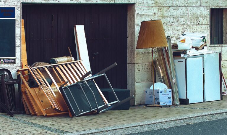 bulky waste, retired, furniture, obsolete, domestic appliances, thrown away, outdoors, lumber, mucking out, old, unsightly, defect, broken, worthless, removal, old furniture, electrical appliances, recyclables, bulky waste, bulky waste, bulky waste, bulky waste, bulky waste, old furniture, old furniture, old furniture